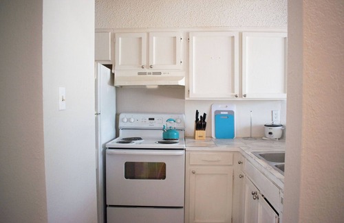 Heritage Hills Apartment | 2BR 1BA 10mins Downtown UT Domain and Samsung Pool- Walkin Public Transportation