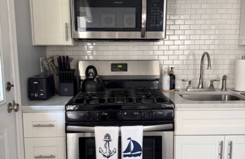 Annapolis House | 2BR, 1BA Boutique Brick Beauty located in historic Eastport.