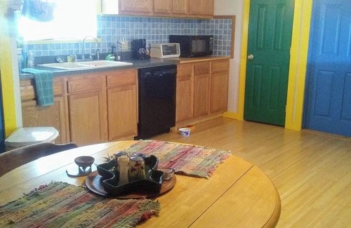 Truth or Consequences House | 2br 1ba house Mineral Hot Springs near Rio Grande sleeps 4 to 6