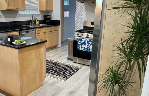 Mid-Wilshire House | 2br/1ba Mid-Wilshire Hideaway— Where LA Comes Together. Quiet, central retreat.