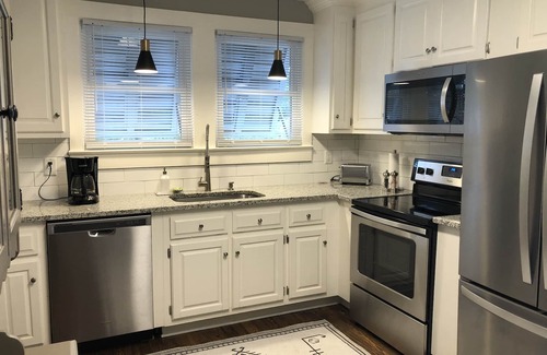 Greenville - Spartanburg House | 2BR/1BA Sunny Bungalow 2Mi to Downtown Gvl