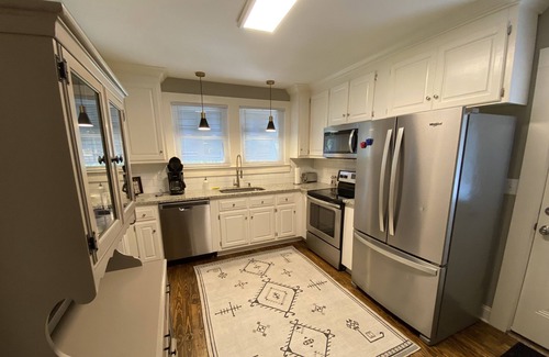 Greenville - Spartanburg House | 2BR/1BA Sunny Bungalow 2Mi to Downtown Gvl