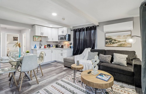 La Presa House | 2BR/1Bth Ranch, Gated, Parking, Washer, Fast Wi-Fi