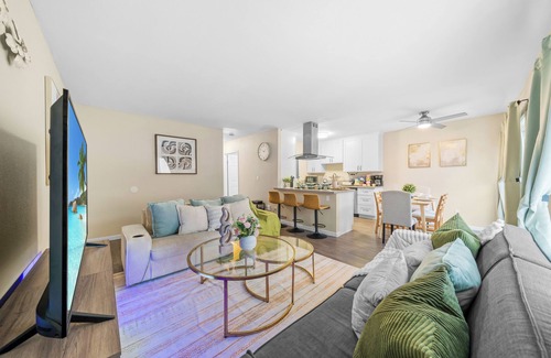 Mira Mesa Condo | 2BR/1Bth with King Bed, Pool, Hot Tub, 2 Parking in Mira Mesa