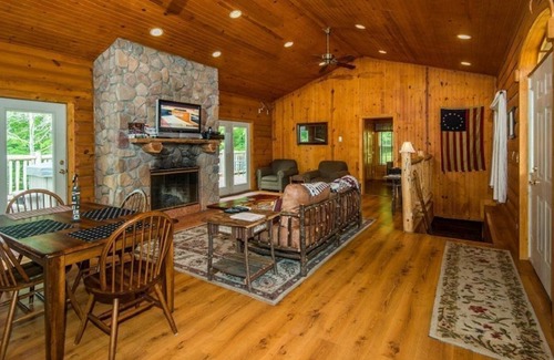 Gnaw Bone Cabin | 2BR, 2.5 BA