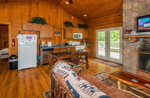 Gnaw Bone Cabin | 2BR, 2.5 BA