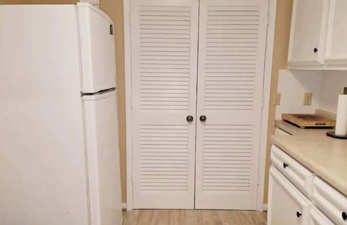 Columbus House | 2Br, 2.5 Bath, Townhouse with 3 beds.
