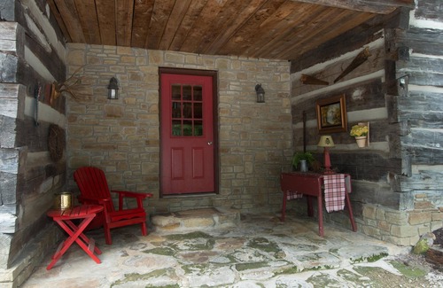 Gnaw Bone Cabin | 2BR, 2 BA log cabin