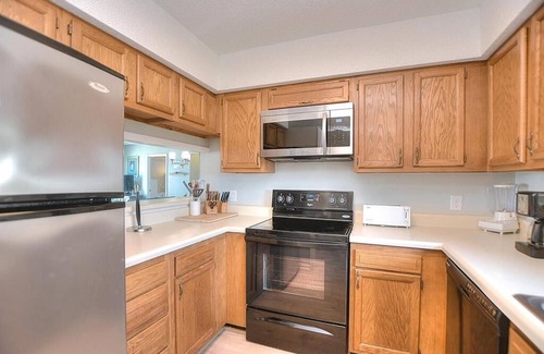 Long Beach Condo | 2BR/2 BA Ocean View Condo in Caswell Beach, Pool, Sleeps 4