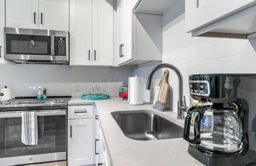West Palm Beach Apartment | 2br 2 bath 5 mins from airport, Beach, convention center