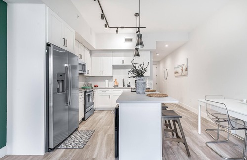 West Palm Beach Apartment | 2br 2 bath 5 mins from airport, Beach, convention center