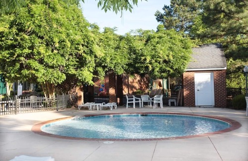 Williamsburg Apartment | 2BR/2 bath CLOSE to BUSCH GARDENS AND COLONIAL WILLIAMSBURG B unit