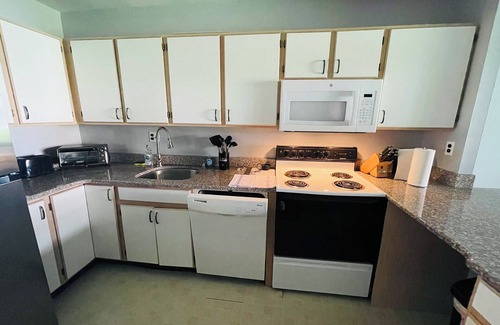 Elkins Park Apartment | 2BR 2B, Spacious Monthly Discount