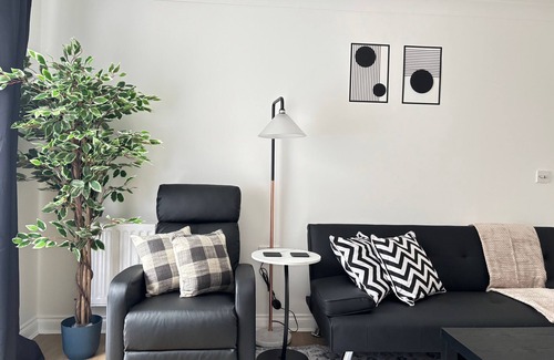 Tinsley Green Apartment | 2BR/2BA 2 King Beds Parking Home Away Home