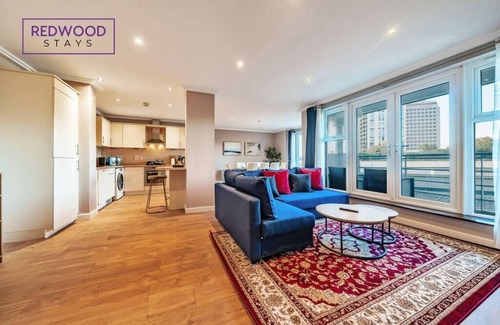 Woking Apartment | 2BR 2BA Apt, Free Parking, Full Kitchen, Balcony