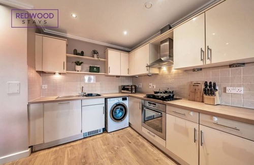Woking Apartment | 2BR 2BA Apt, Free Parking, Full Kitchen, Balcony