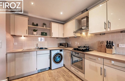 Woking Apartment | 2BR 2BA Apt , Free Parking, Full Kitchen