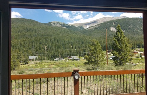 Blue River House | 2BR 2BA Charming Blue River Cabin - 5 Mins from Breckenridge