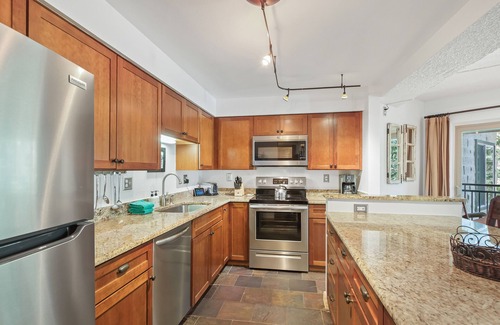 Peak 9 Condo | 2br 2ba Condo, newly remodeled - 200yds to Lift - 2 Blocks to Downtown