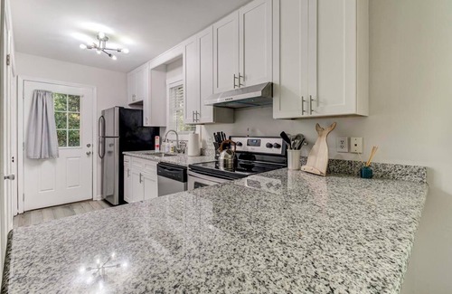 Wilmington House | 2BR/2BA Cottage centrally located in Midtown