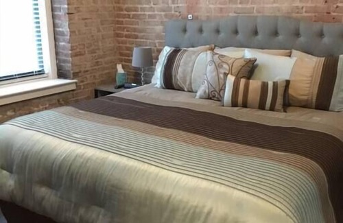 Garment District Hotel | 2BR 2BA Loft In Historic Downtown KC