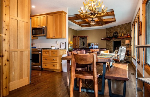 Gnaw Bone Cabin | 2BR, 2BA Log Cabin