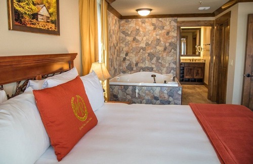 Gatlinburg Resort | 2BR 2BA Luxury Villa Westgate Smoky Mountain Resort & Water Park