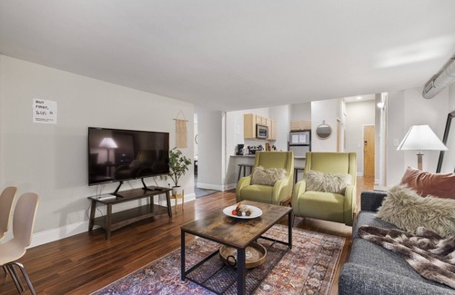 Newbold Condo | 2BR/2BA Modern Apartment w Garden, Wifi, Gym, 24/7 FD, Central Location