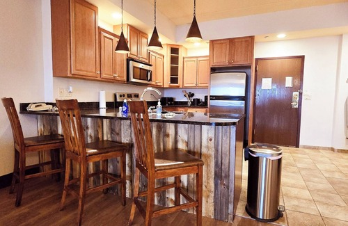 Wisconsin Dells Resort | 2br 2ba Penthouse at Chula Vista, large in-unit hot tub! Close to Downtown!