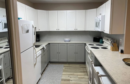 Caine Woods Condo | 2BR 2BA Quiet North OCMD Condo+Hot Tub+Beach+Pool