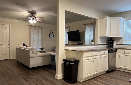 Hillcrest House | 2br 2ba updated LR Home - Stiff Station/Heights/Hillcrest Near UAMS