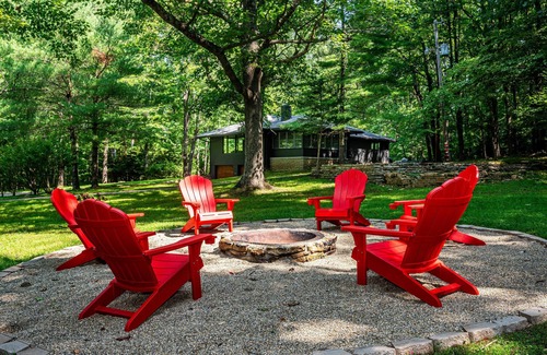 Helmsburg House | 2BR, 3.5 BA Retreat