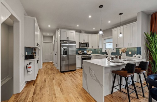 Kearny Apartment | 2br 3ba 2King bd, 3 Car Parking+Bonus area w/Qn bd