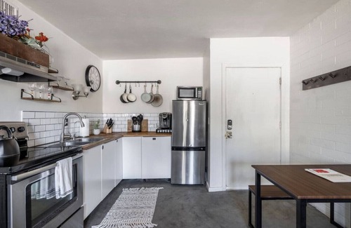 Rincon Heights Apartment | 2BR, 6 Min to UofA – BBQ, Sunshine & Cozy Vibes!