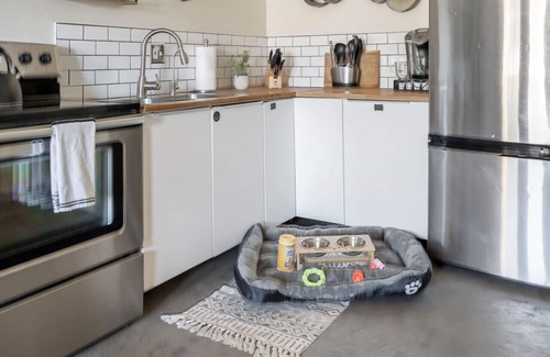 Rincon Heights Apartment | 2BR, 6 Min to UofA – BBQ, Sunshine & Cozy Vibes!