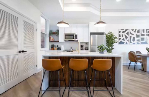 North Philadelphia West Apartment | 2BR| Across from Fairmount Park| 10 mins to DT