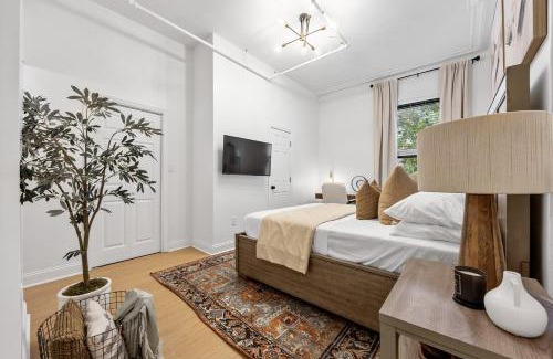 Harlem Apartment | 2BR and 2BA in Historic Brownstone near Subway