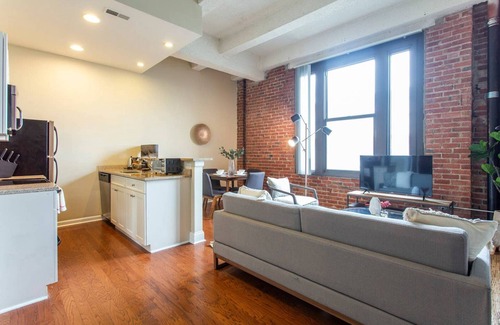 Newbold Condo | 2BR Apartment | Free Parking, Full Kitchen, 0.9 mi to Rittenhouse Sq