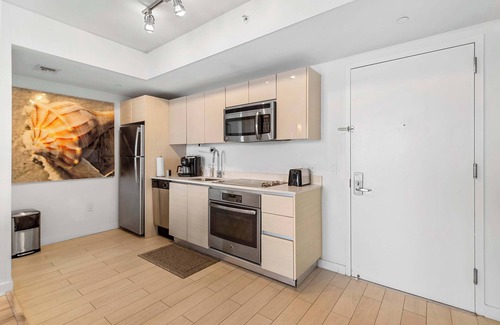 Hallandale Beach Apartment | 2BR Apartment with Balcony, Pool and Amenities