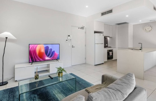 Macgregor Apartment | 2BR Apartment w/Balcony Near Food Shop & Transit