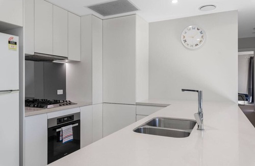 Macgregor Apartment | 2BR Apartment w/Balcony Near Food Shop & Transit