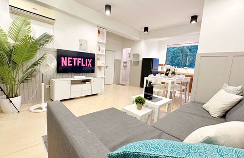 Manoc-Manoc Apartment | 2BR Apartment w/Kitchen+Dining+Living Room/30 Seconds walk to the White Beach