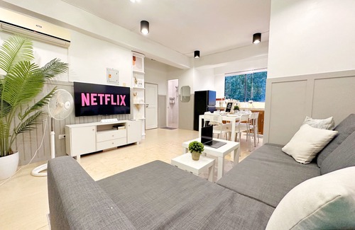 Manoc-Manoc Apartment | 2BR Apartment w/Kitchen+Dining+Living Room/30 Seconds walk to the White Beach