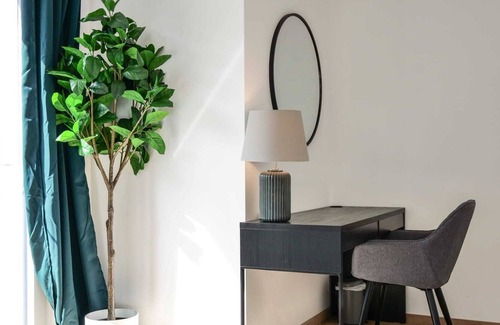 Limpertsberg Apartment | 2BR Apt 100 m2 w Terrace Garden, Free Pkg ID26