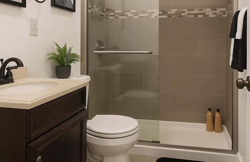 Wrigleyville Apartment | 2BR Apt Beautifully Furnished