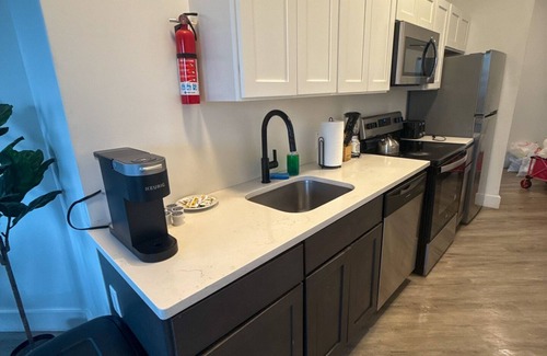 Elizabeth Apartment | 2BR apt near EWR airport 7073