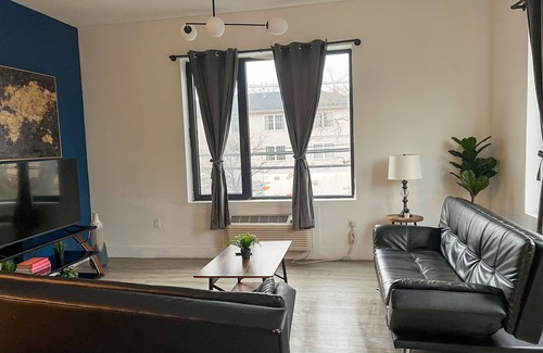 Elizabeth Apartment | 2BR apt near EWR airport 7073