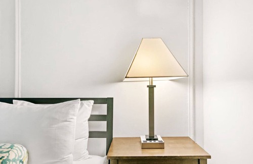 Rogers Park Apartment | 2BR Apt near Shops Dining Loyola University