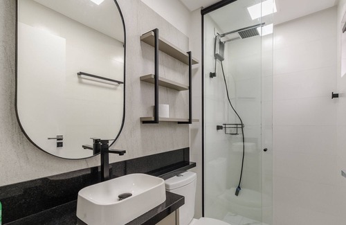 Morretes Apartment | 2BR apt w/BBQ 700m From the Beach Sir0501