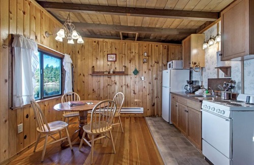 Eastsound Cabin | 2BR Beach Cabin on prime west-facing beach!
